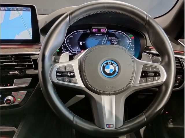 BMW BMW 5series sedan 2022