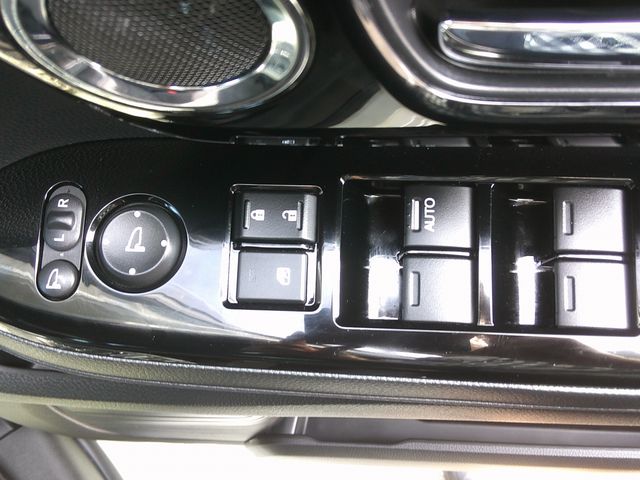 HONDA N BOX CUSTOM 2023