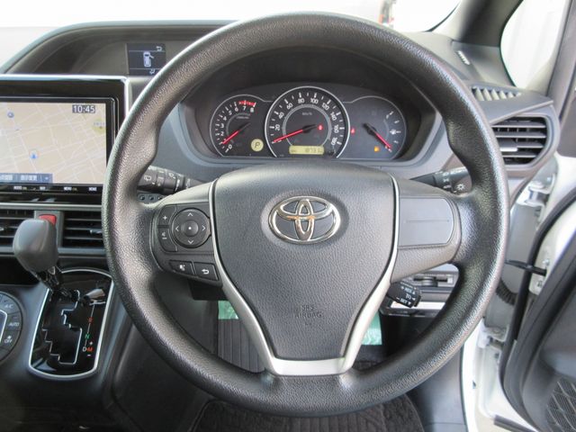 TOYOTA VOXY 2019