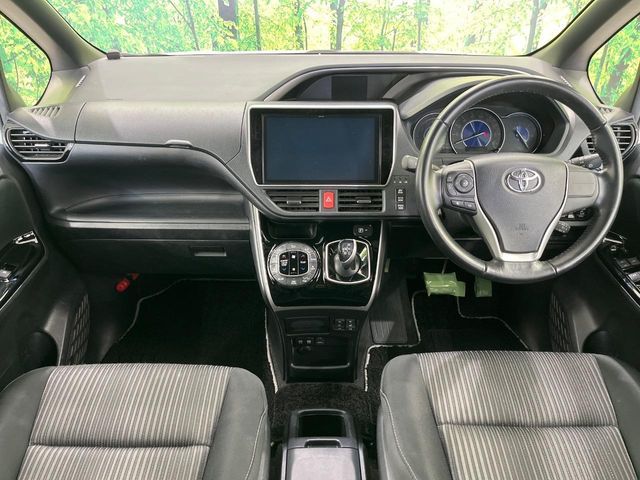 TOYOTA VOXY HYBRID 2018