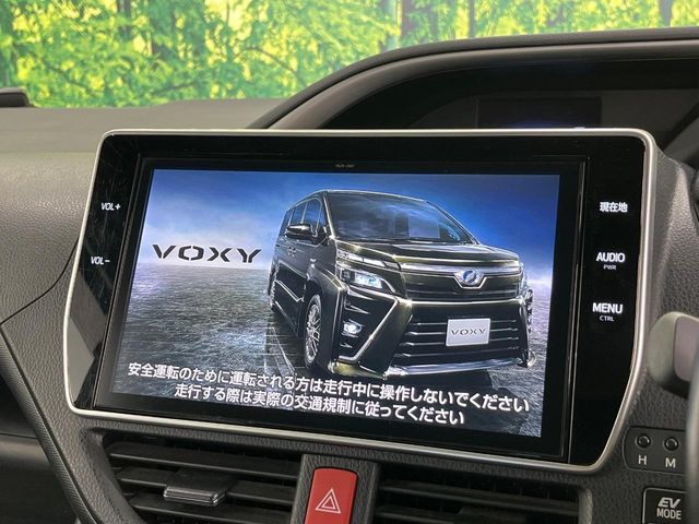 TOYOTA VOXY HYBRID 2018