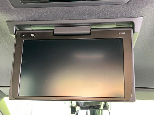 TOYOTA VOXY HYBRID 2018