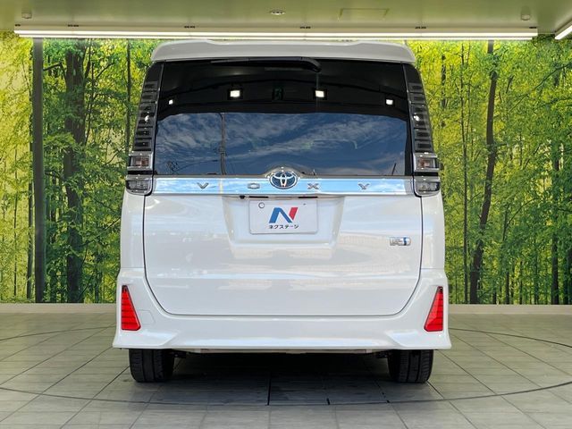 TOYOTA VOXY HYBRID 2018