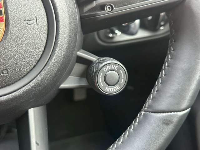 PORSCHE PORSCHE Macan 2023