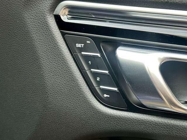 PORSCHE PORSCHE Macan 2023