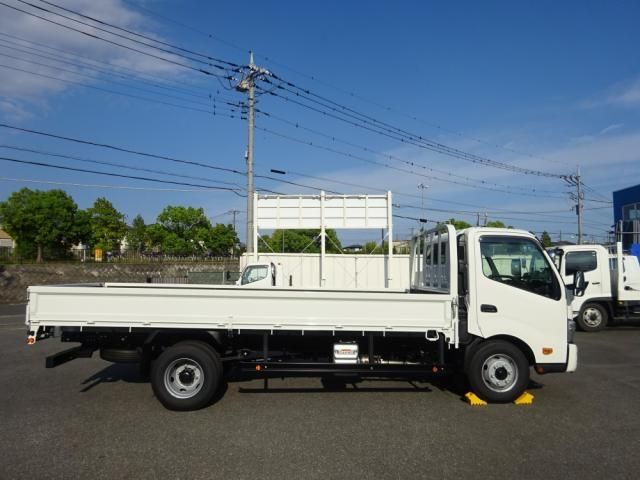 HINO DUTRO 2025