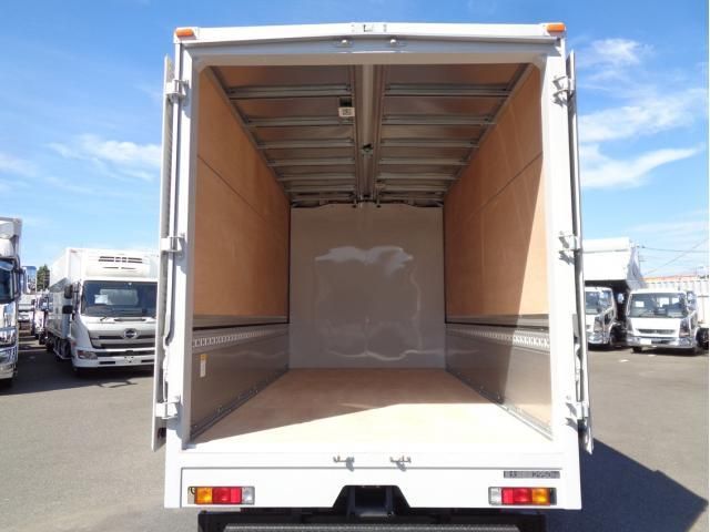 MITSUBISHI CANTER 2023