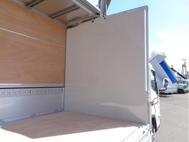 MITSUBISHI CANTER 2023