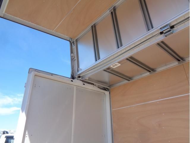 MITSUBISHI CANTER 2023