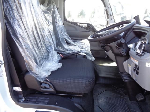 MITSUBISHI CANTER 2023