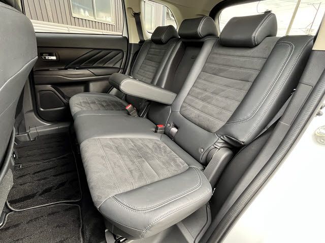 MITSUBISHI OUTLANDER PHEV 2019