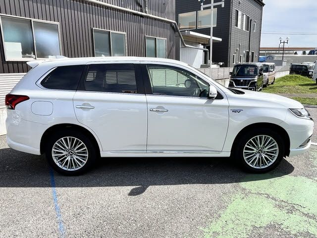 MITSUBISHI OUTLANDER PHEV 2019