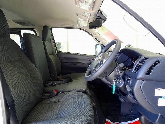 TOYOTA HIACE van 4WD 2025