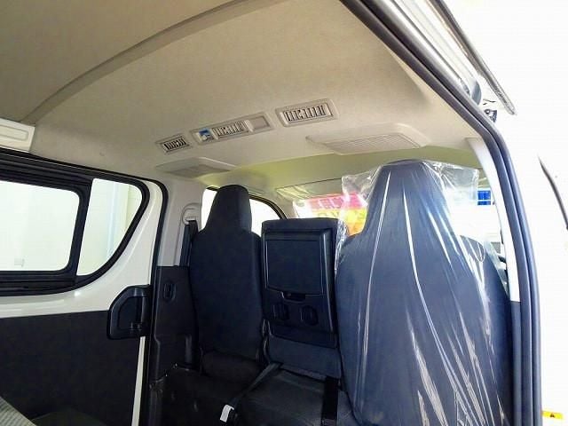 TOYOTA HIACE van 4WD 2025