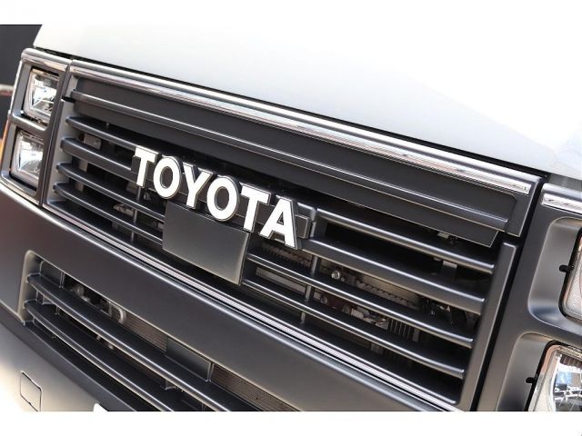 TOYOTA HIACE van 2WD 2018