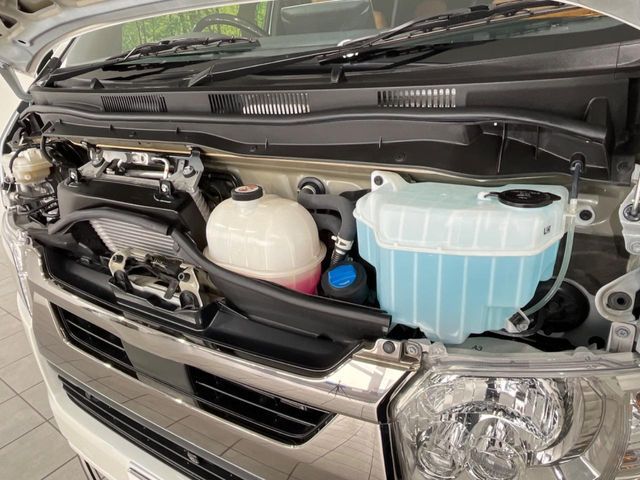 TOYOTA HIACE van 4WD 2023