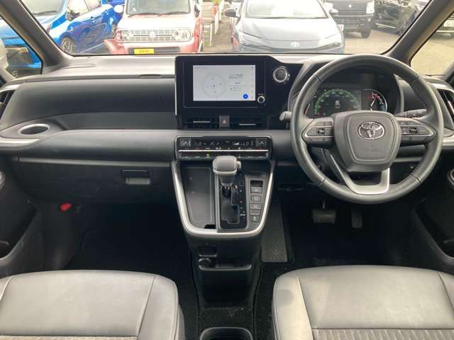 TOYOTA NOAH 4WD 2022
