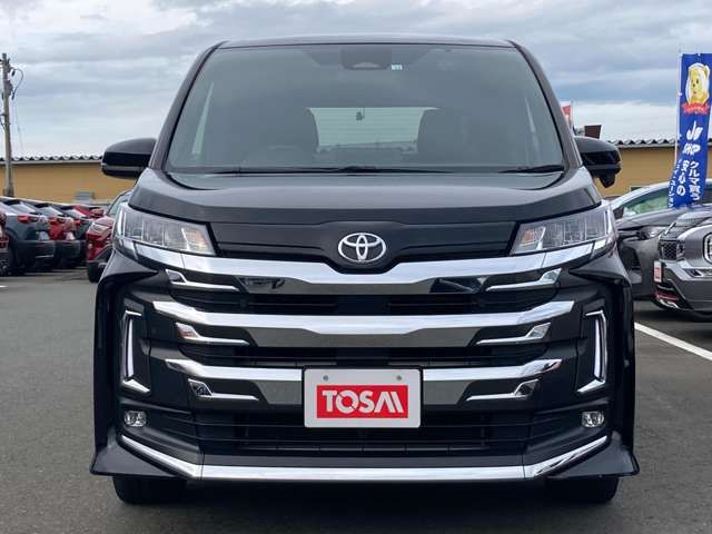 TOYOTA NOAH 4WD 2022