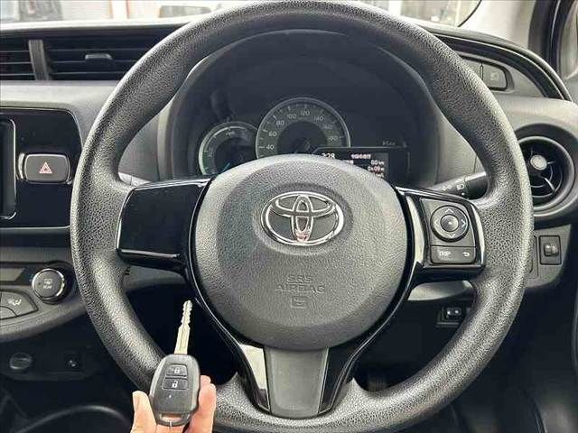 TOYOTA VITZ HYBRID 2018