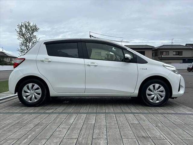 TOYOTA VITZ HYBRID 2018