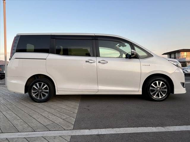 TOYOTA ESQUIRE HYBRID 2018