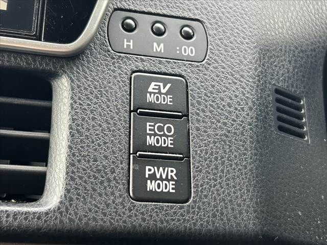 TOYOTA ESQUIRE HYBRID 2018