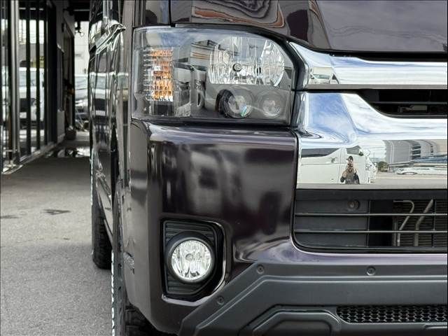 TOYOTA HIACE van 4WD 2019