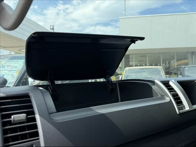 TOYOTA HIACE van 4WD 2019