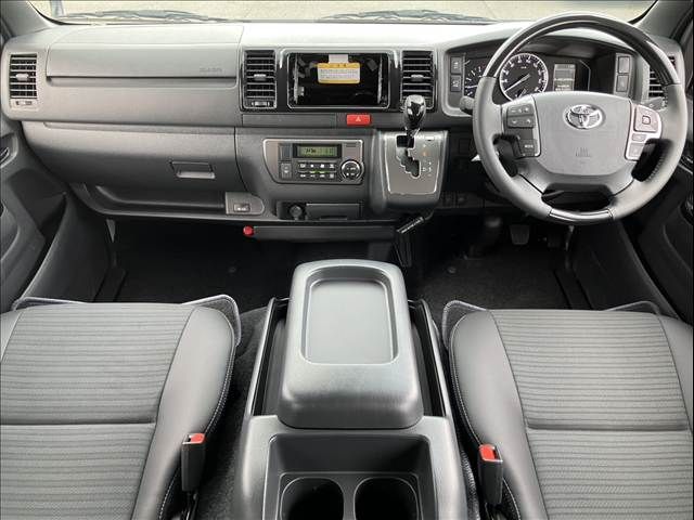 TOYOTA HIACE van 4WD 2025