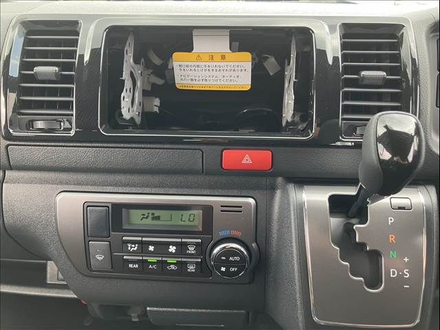 TOYOTA HIACE van 4WD 2025