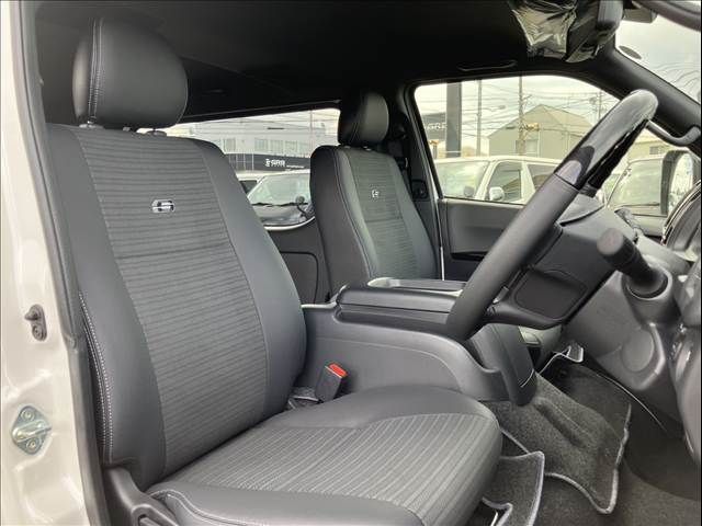 TOYOTA HIACE van 4WD 2025