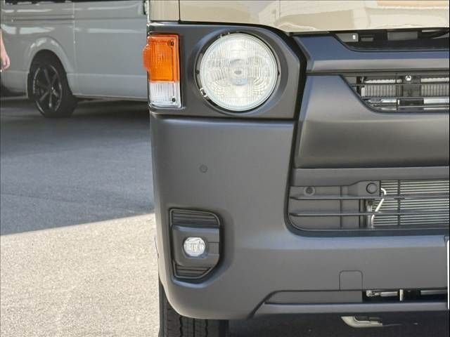 TOYOTA HIACE van 4WD 2025