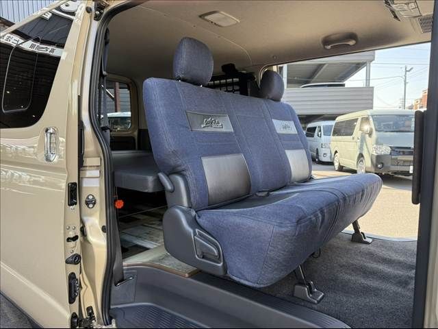 TOYOTA HIACE van 4WD 2025