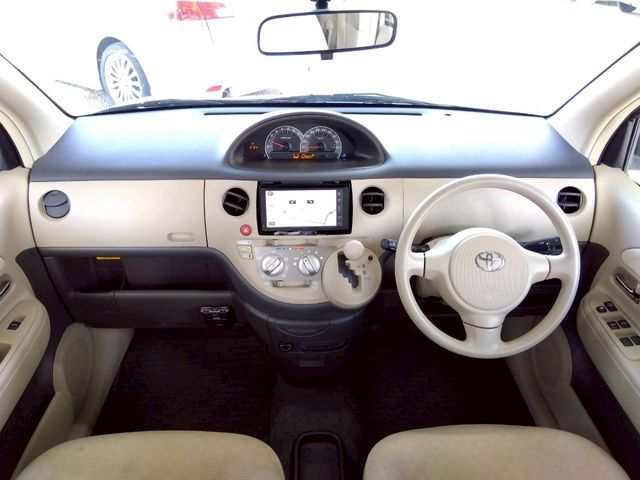 TOYOTA SIENTA 2009