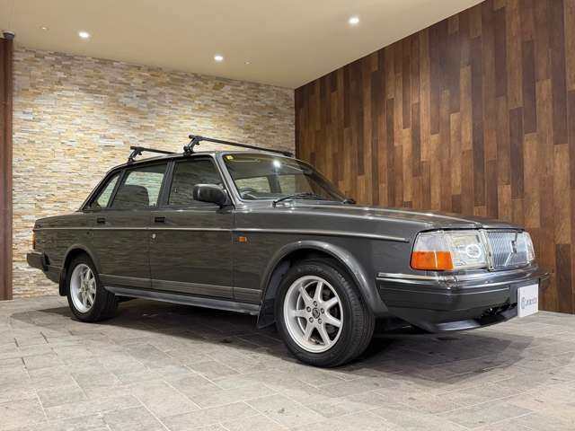 VOLVO VOLVO 240 sedan 1992