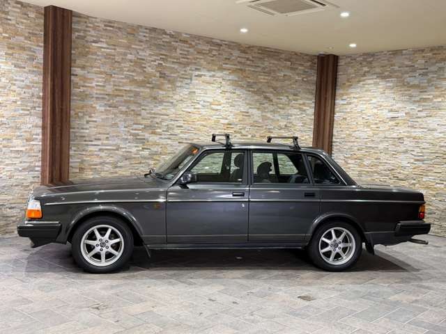 VOLVO VOLVO 240 sedan 1992