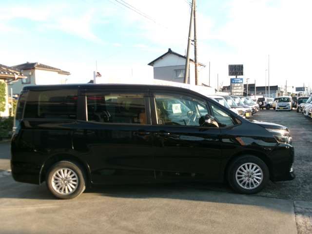 TOYOTA VOXY 4WD 2015