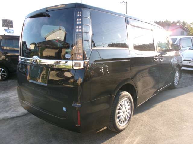 TOYOTA VOXY 4WD 2015