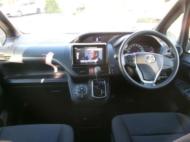 TOYOTA VOXY 4WD 2015