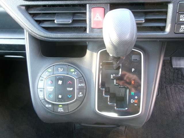 TOYOTA VOXY 4WD 2015