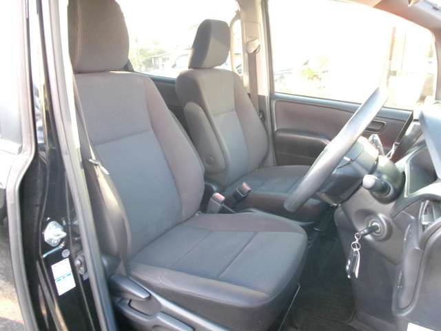 TOYOTA VOXY 4WD 2015