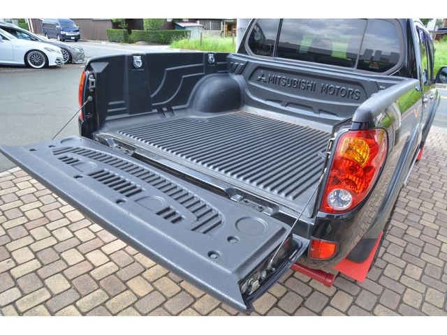 MITSUBISHI TRITON 2009