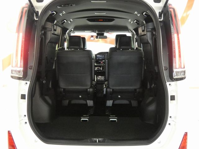 TOYOTA NOAH 4WD 2020