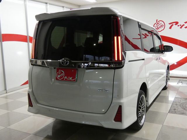TOYOTA NOAH 4WD 2020