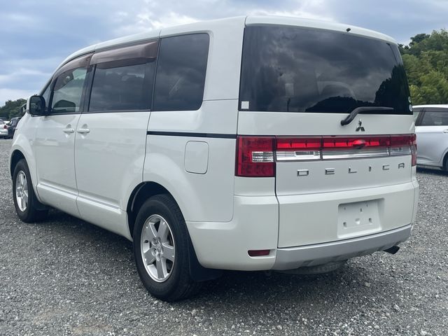 MITSUBISHI DELICA D:5 2WD 2012