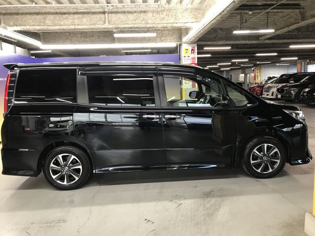 TOYOTA NOAH 2020