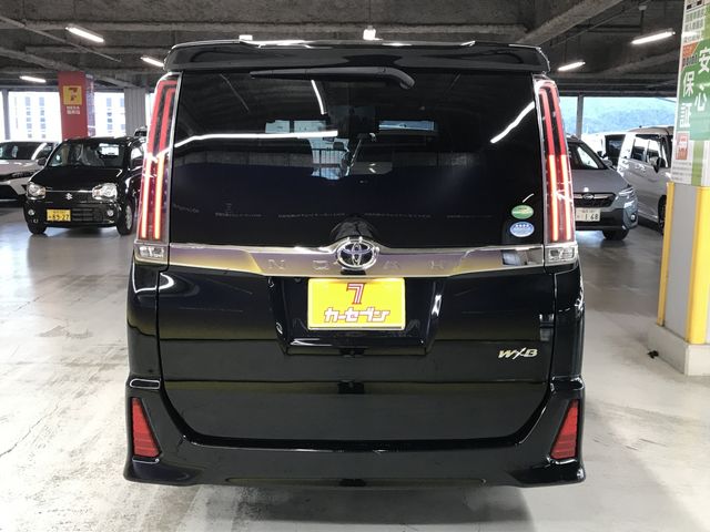 TOYOTA NOAH 2020