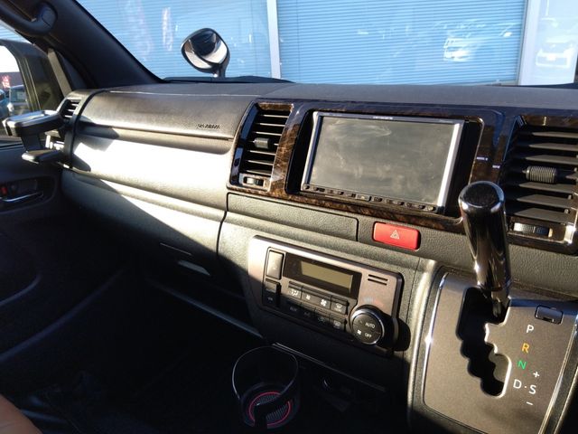 TOYOTA HIACE van 4WD 2021