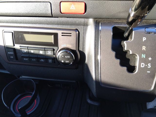 TOYOTA HIACE van 4WD 2021