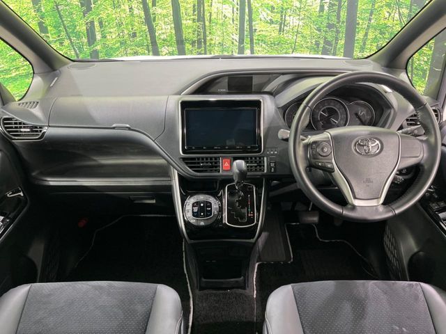 TOYOTA VOXY 4WD 2021